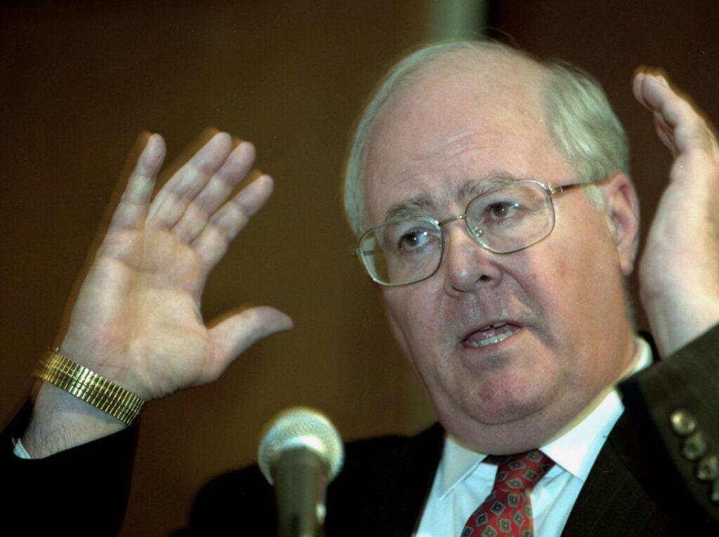 William Donohue, president of the Catholic League for Religious and Civil Rights, gestures as he addresses the Catholic Press Association convention in Baltimore May 24, 2000. (CNS photo by Nancy Wiechec) (May 25, 2000)