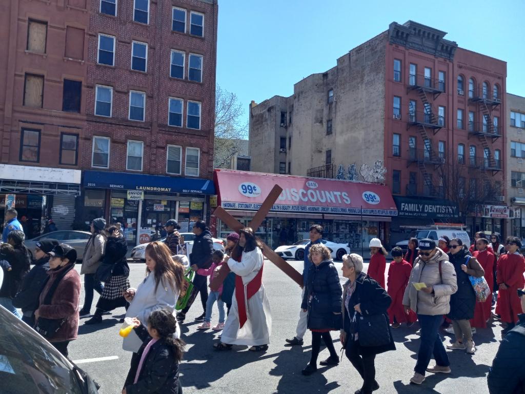 In East Harlem, Good Friday Procession Draws 1,500 Faithful Walkers