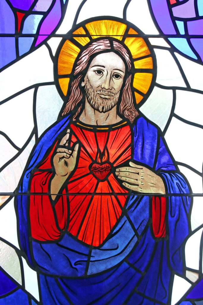 El Sagrado Corazón de Jesús está representado en un vitral de la iglesia de San Patricio en Smithtown, Nueva York.
