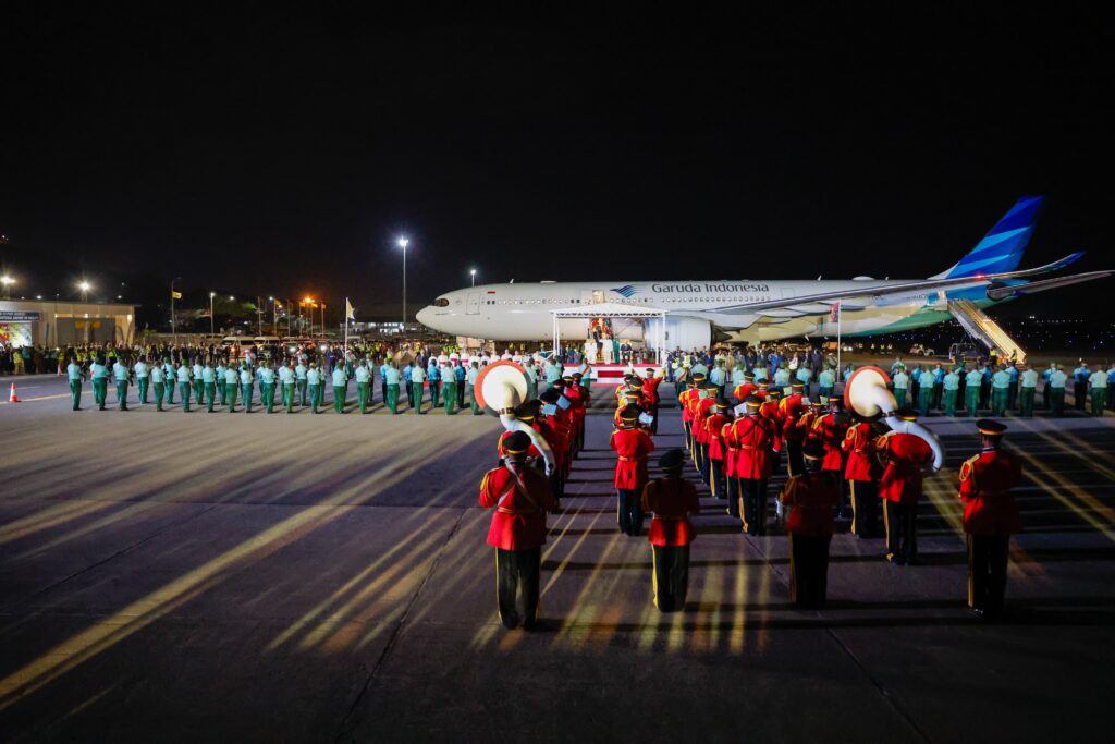 A band performs the Vatican and Papua New Guinean national anthems at Jacksons International Airport in Port Moresby, Papua New Guinea, during an official welcome ceremony for Pope Francis September 6, 2024.