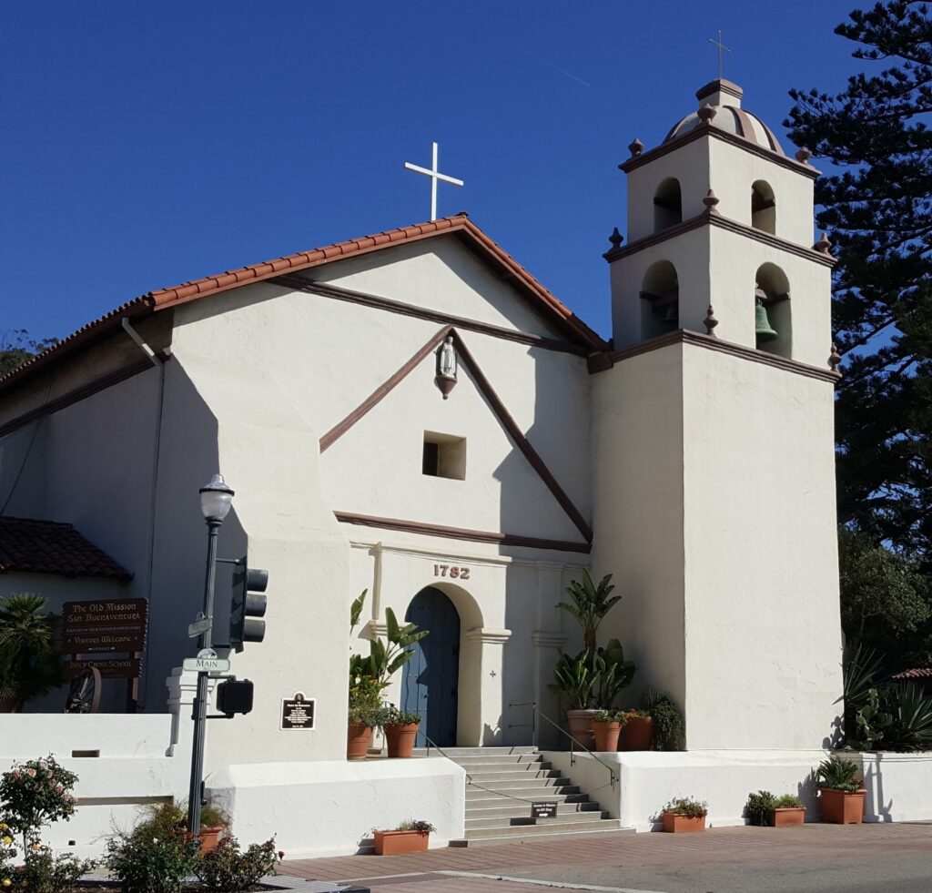 En esta foto sin fecha se ve la Misión San Buenaventura en Ventura, California. La iglesia es uno de los muchos lugares de peregrinación católica de EE.UU. para el Año Jubilar de 2025.