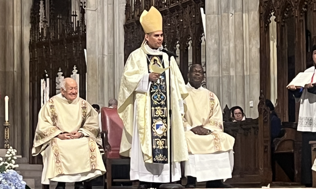 El obispo Teodoro Gómez Rivera de la Diócesis de Choluteca, Honduras, durante la Misa anual en español en honor a Nuestra Señora de Suyapa en la Catedral de San Patricio, domingo 9 de febrero, 2025.