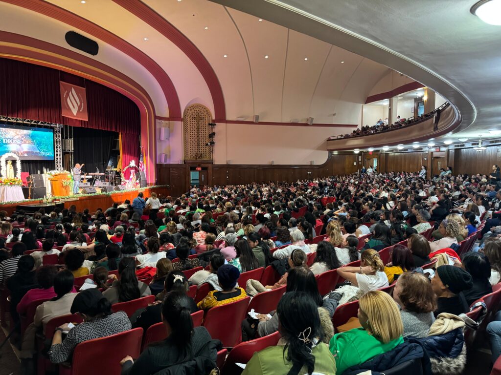 Miles de mujeres formaron parte del III Congreso de Mujeres, celebrado los días 8 y 9 de marzo en la Escuela Secundaria Cardinal Hayes, en el Bronx.