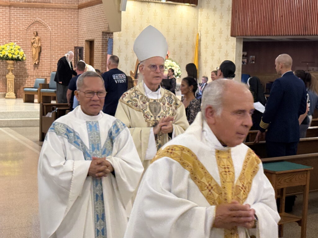 Archdiocese of New York Auxiliary Bishop Peter Byrne (wearing mitre) was the principal celebrant of the Notre Dame Club of Staten Island’s Annual Eve of Solemn Remembrance for 9/11, September 10, 2025, at Our Lady of Pity Church.