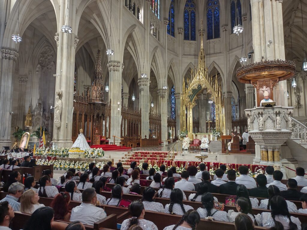 Monseñor Alfredo José Espinoza Mateus, SDB, de Quito, Ecuador, durante su homilía en la Misa de Nuestra Señora del Cisne en la Catedral de San Patricio, el domingo 28 de septiembre de 2025.
