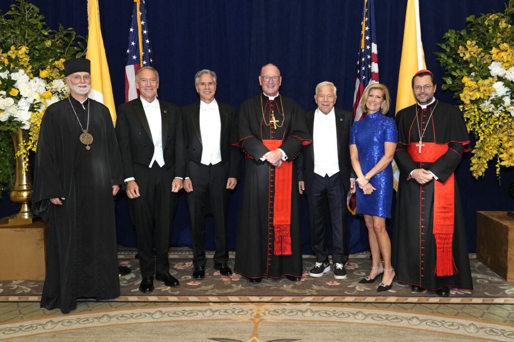 From left, Archbishop Borys Gudziak of the Ukrainian Catholic Archeparchy of Philadelphia, former U.S. Secretaries of State Mike Pompeo and Antony Blinken, Cardinal Timothy Dolan, New England Patriots owner and CEO Robert Kraft, Alfred E. Smith Memorial Foundation Vice Chair Mary Callahan Erdoes, and Cardinal Giorgio Marengo, Apostolic Prefect of Ulaanbaatar, Mongolia.