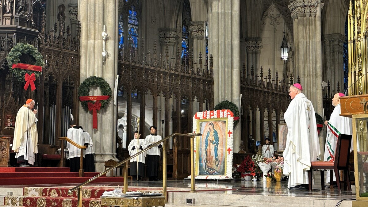 Miles asisten a la Misa en honor a Nuestra Señora de Guadalupe en la ...