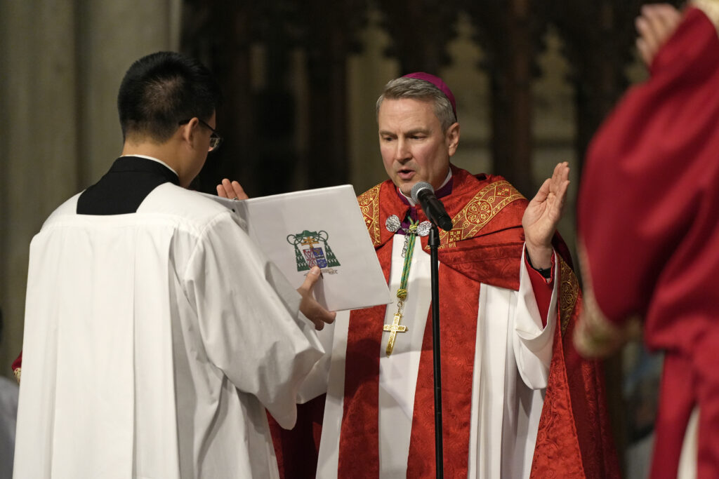El arzobispo designado, Ronald A. Hicks, preside las Vísperas Solemnes en la Catedral de San Patricio el 5 de febrero de 2026.