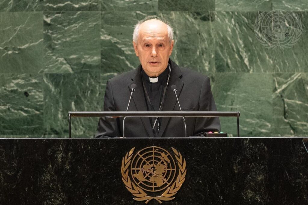 El arzobispo Gabriele G. Caccia, observador permanente de la Santa Sede ante las Naciones Unidas, aparece en una foto de 2023 dirigiéndose a la Asamblea General en la sede de la ONU en la ciudad de Nueva York. El Papa León XIV nombró al arzobispo Caccia como nuevo nuncio apostólico en Estados Unidos el 7 de marzo de 2026. Sucede al Cardenal Christophe Pierre, quien cumplió 80 años en enero y ocupaba el cargo desde 2016.