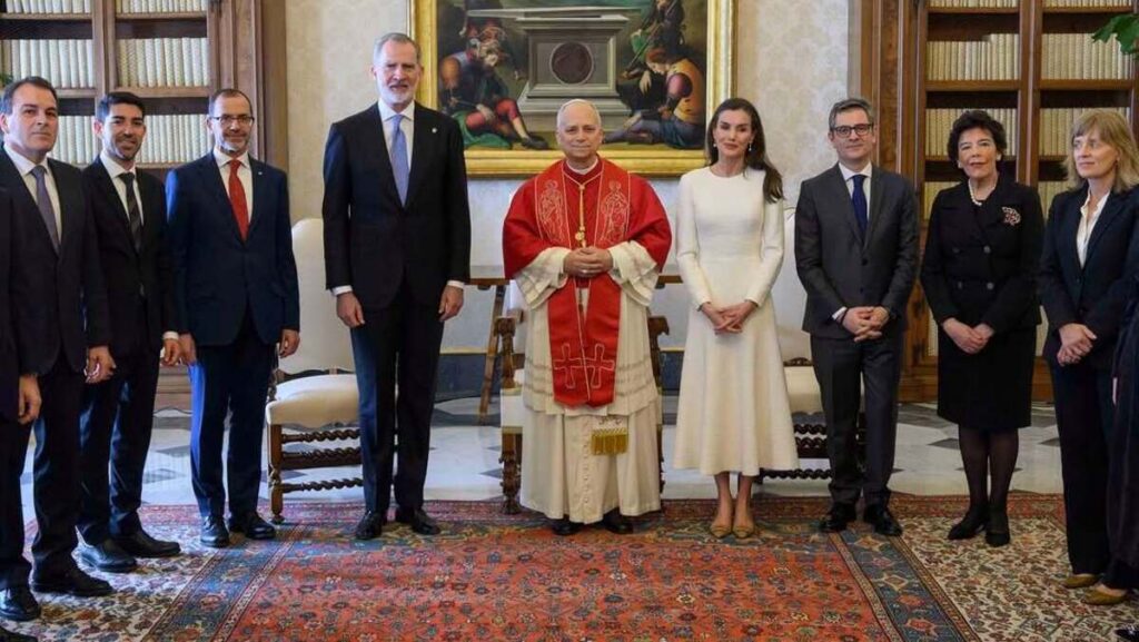 En la mañana del viernes 20 de marzo, el papa León XIV recibió al rey Felipe VI y a la reina Letizia de España en el Palacio Apostólico. Foto: cortesía Casa de Su Majestad el Rey de España