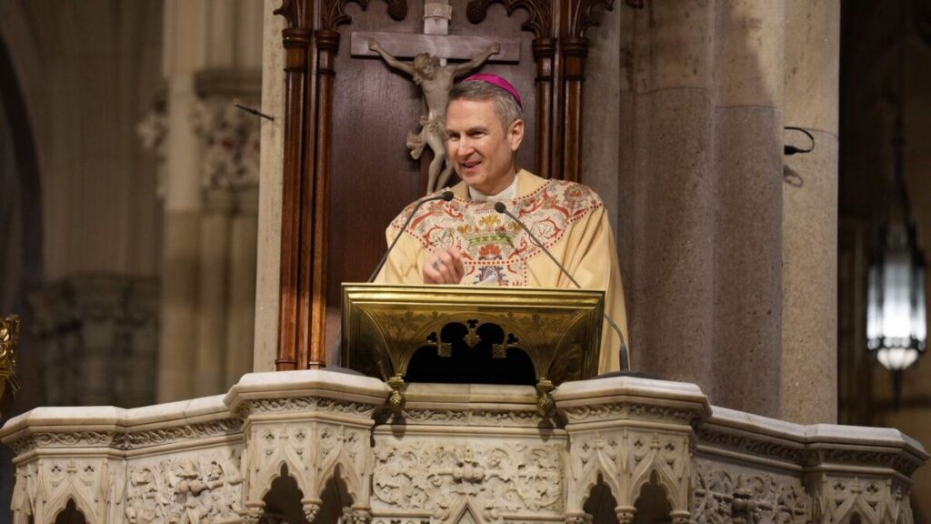 El arzobispo de Nueva York Ronald A. Hicks durante su homilía en la Misa Crismal en la Catedral de San Patricio el martes 31 de marzo. Foto: Mary Shovlain