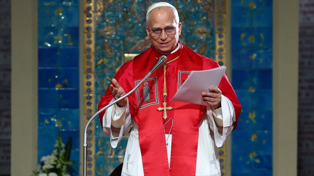 El papa León XIV asiste a un encuentro con la comunidad argelina en la basílica de Nuestra Señora de África, en Argel (Argelia), el 13 de abril de 2026. (Foto de OSV News/Guglielmo Mangiapane, Reuters)