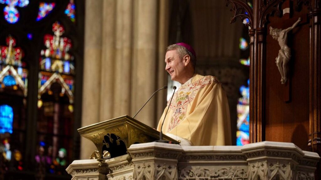 El arzobispo de Nueva York Ronald A. Hicks durante su homilía en la Misa Crismal en la Catedral de San Patricio el martes 31 de marzo. Foto: Mary Shovlain