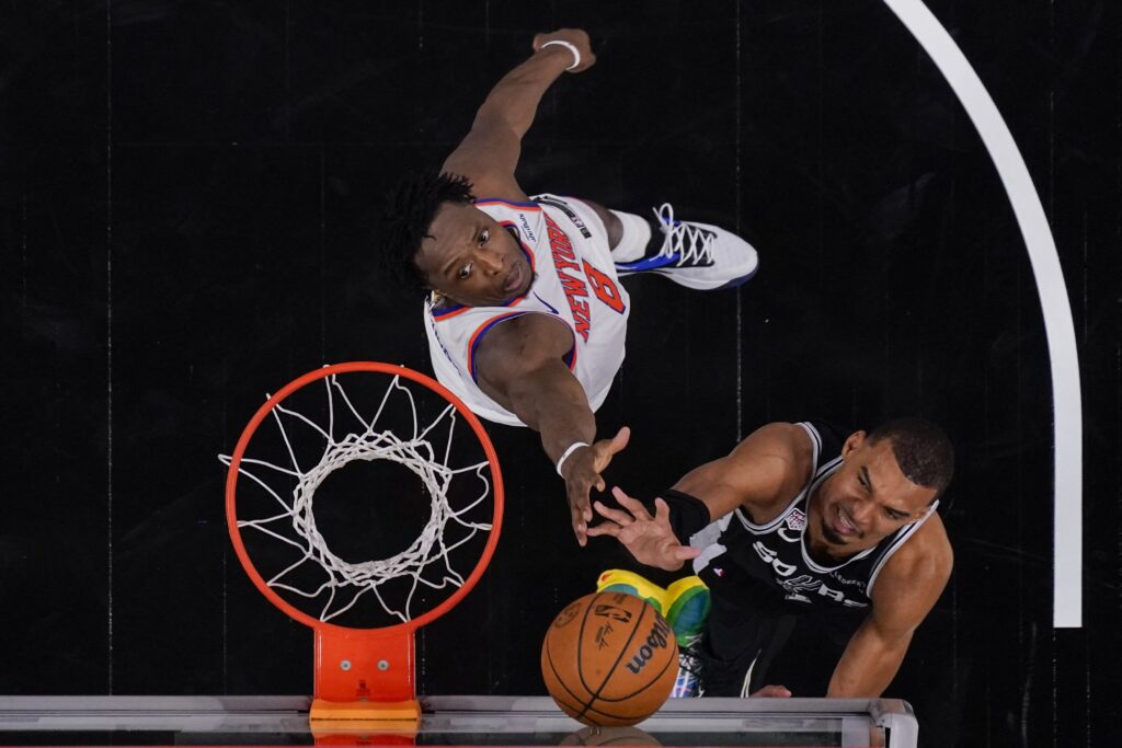New York Knicks forward Og Anunoby (8) and San Antonio Spurs forward Victor Wembanyama (1) battle for the ball during Game 1 of the 2026 NBA Finals at Frost Bank Center in San Antonio, June 3.