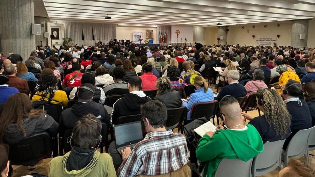 El Primer Encuentro Mundial de Grupos de Oración de la Renovación Católica Carismática organizado por Charis International se realizó el pasado 5 de abril de 2025 en Casa Fraterna Domus Roma, en Italia. Foto: cortesía padre Fredy Patiño