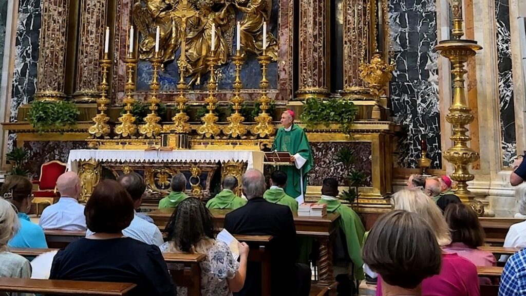 El arzobispo Ronald A. Hicks, arzobispo de Nueva York, durante su homilía en la primera Misa de su peregrinación a Roma el viernes 26 de junio, en la Basílica de Santa María la Mayor.