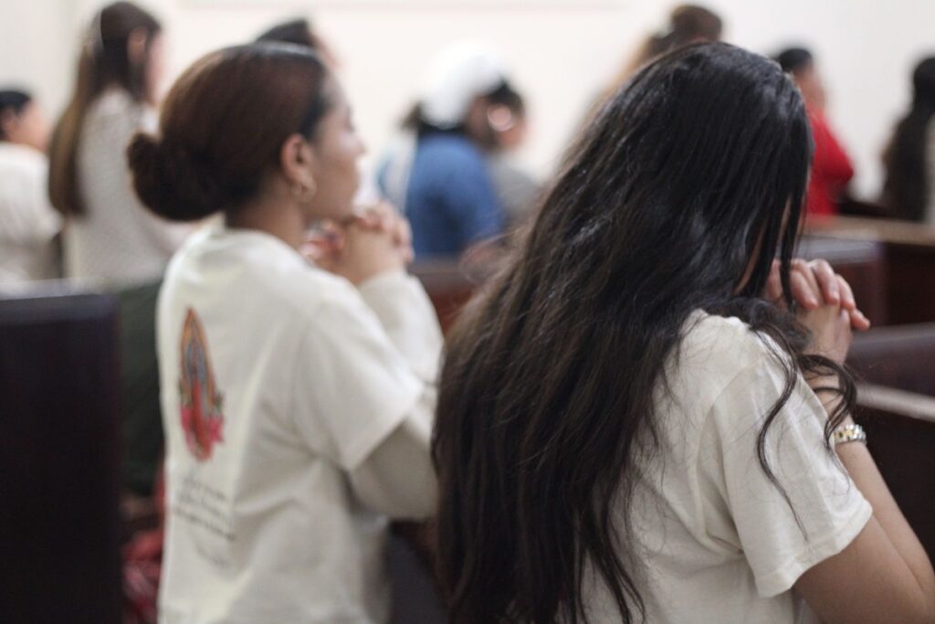 Un encuentro para mujeres jóvenes adultas en 2025 en la parroquia de la Santa Cruz, en el Bronx. El evento fue organizado por el ministerio Hijas de la Paz de la parroquia. Foto: cortesía de la Iglesia de la Santa Cruz
